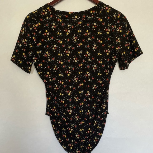NWOT Perfect Peach Black Floral V-Neck Short Sleeve Bodysuit, NEW Medium or XL - Picture 2 of 6